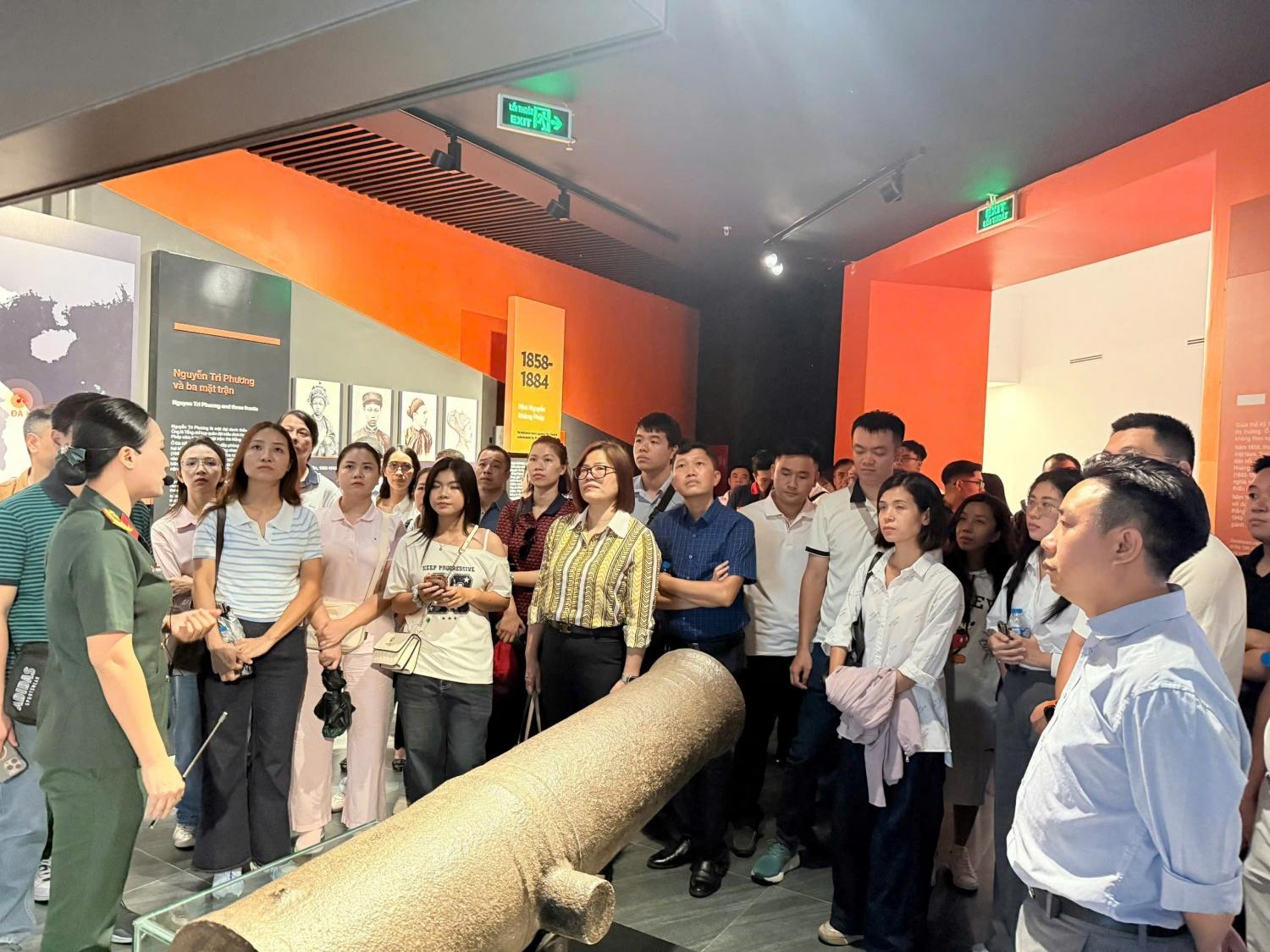 Học viên lớp bồi dưỡng đảng viên mới Petrovietnam học tập thực tế, bồi đắp lý tưởng cách mạng Học viên lớp bồi dưỡng đảng viên mới Petrovietnam học tập thực tế, bồi đắp lý tưởng cách mạng
