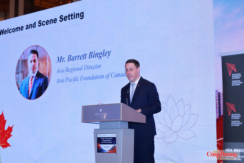 Ông Barrett Bingley - Giám đốc Khu vực châu Á, Quỹ châu Á - Thái Bình Dương của Canada phát biểu tại diễn đàn.