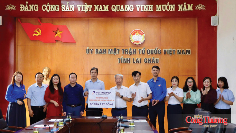 Tập đoàn Xăng dầu Việt Nam ủy quyền cho Công ty TNHH MTV Petrolimex Lai Châu trao kinh phí hỗ trợ tỉnh Lai Châu 1 tỷ đồng nhằm khắc phục hậu quả mưa lũ.