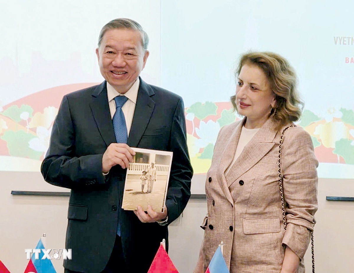 “Cái nắm tay” đi qua 67 năm “Cái nắm tay” đi qua 67 năm