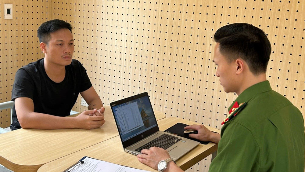 Đối tượng Lê Văn Liệu tại cơ quan công an - Ảnh: Công an tỉnh Phú Thọ. 1000055523-5106.jpg