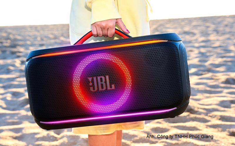 JBL PartyBox On-The-Go 2 Plus là một trong 2 sản phẩm mà JBL mang đến thị trường Việt Nam trong mùa hè này.