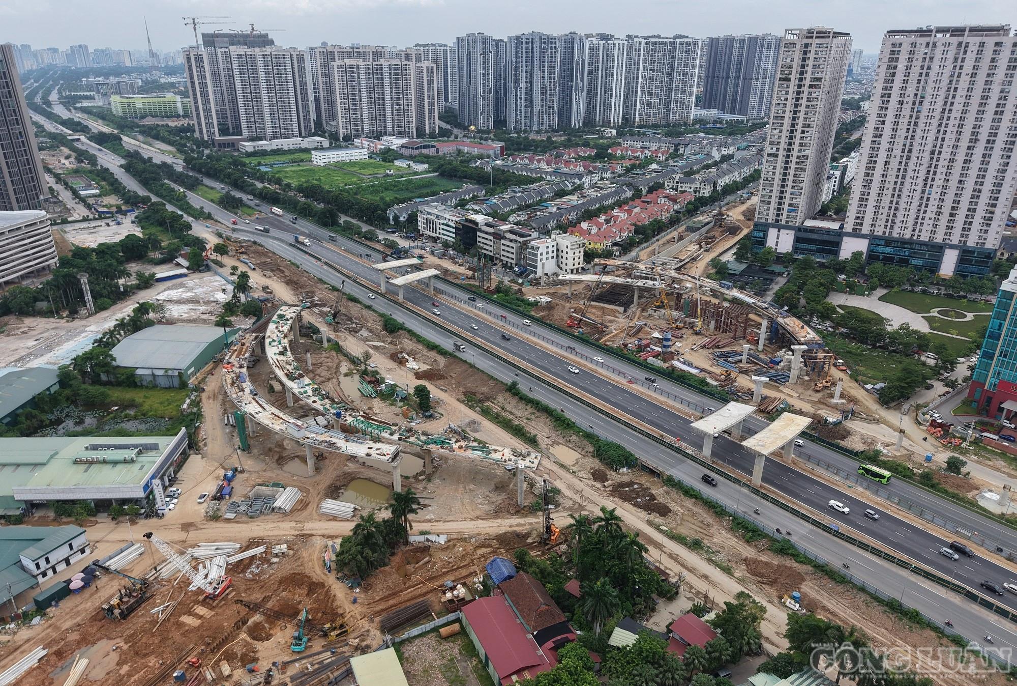 Sau hơn một năm khởi công, dự án đang đồng loạt thi công kết cấu hầm kín, hầm hở, tường chắn bê tông cốt thép, cùng các hạng mục đắp nền đường, thoát nước, chiếu sáng và giao thông tạm. clo_br_vanh-dai-35.jpg