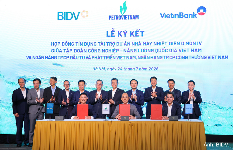 Đại diện Lãnh đạo Petrovietnam, BIDV và VietinBank ký kết hợp đồng tín dụng tài trợ cho dự án Nhà máy Nhiệt điện Ô Môn IV.
