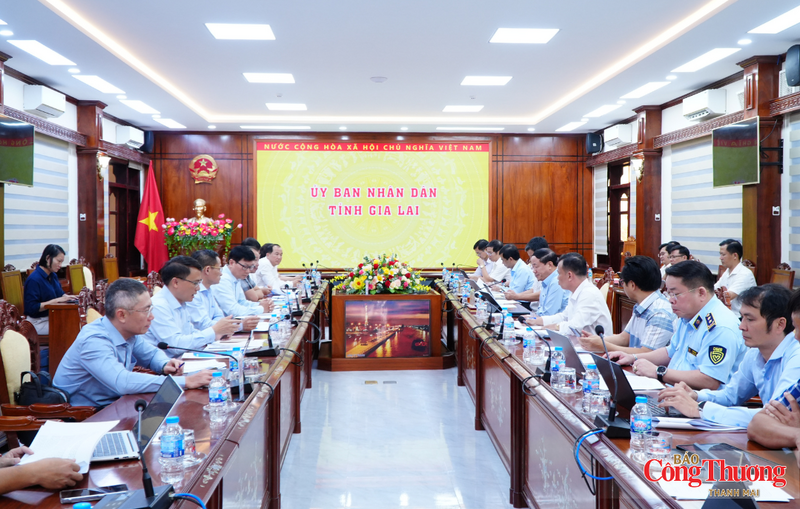 UBND tỉnh Gia Lai làm việc với Tập đoàn Xăng dầu Việt Nam (Petrolimex) về bảo đảm nguồn cung xăng dầu trên địa bàn tỉnh.