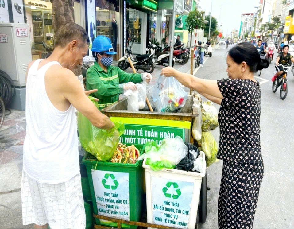 Mục tiêu của chiến dịch là đưa việc phân loại chất thải sinh hoạt tại nguồn trở thành thói quen trong nhân dân. Ảnh: Công ty MTĐT Hải Phòng 3.jpg