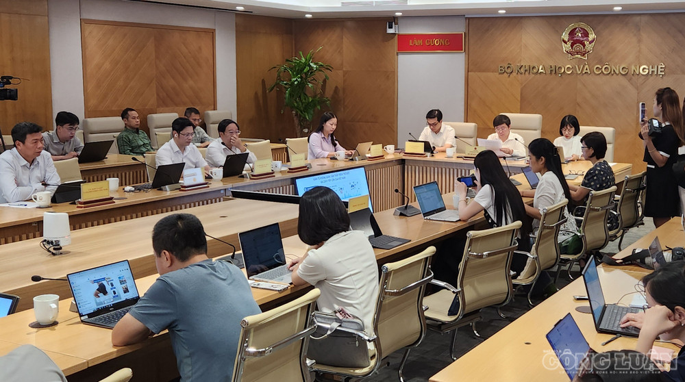 Toàn cảnh họp báo - Ảnh: Phùng Thọ. clo_br_1000056078.jpg