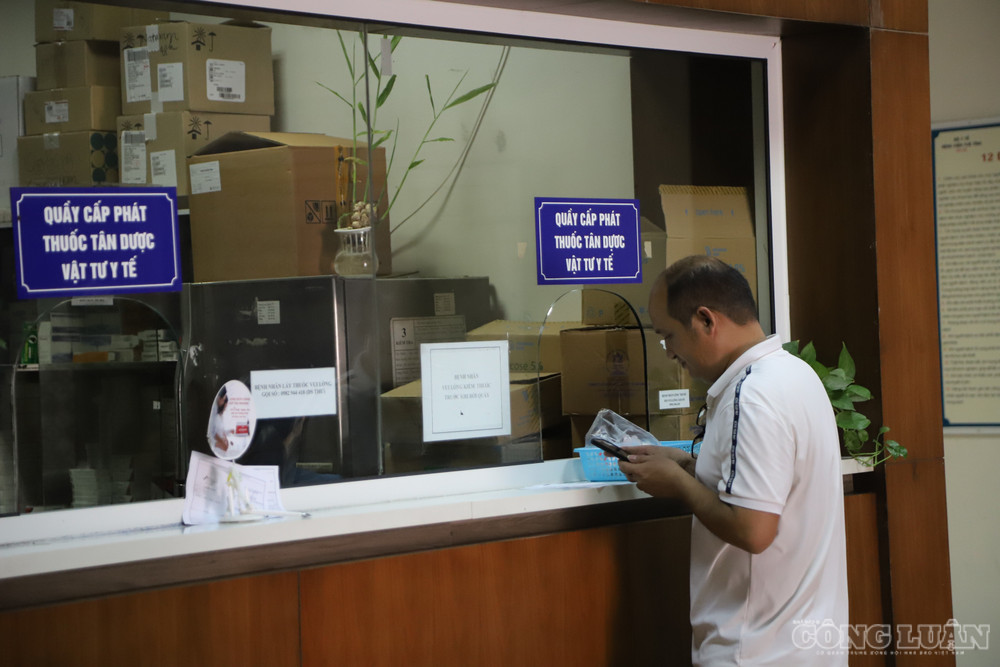 Bộ Y tế đề xuất những người có tình trạng sức khỏe, bệnh lý hoặc hạn chế vận động không thể đến cơ sở y tế khám bệnh sẽ được khám, chữa bệnh tại nhà và được bảo hiểm y tế thanh toán chi phí. clo_br_img-3803.jpg