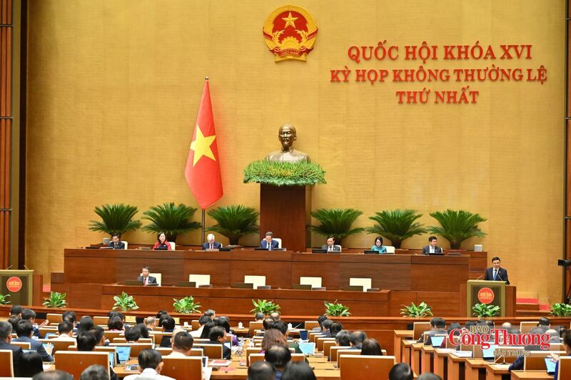 Quốc hội nghe Bộ trưởng Bộ Công Thương Lê Mạnh Hùng trình bày tờ trình về dự án Luật Dầu khí (sửa đổi) sáng 3/8.