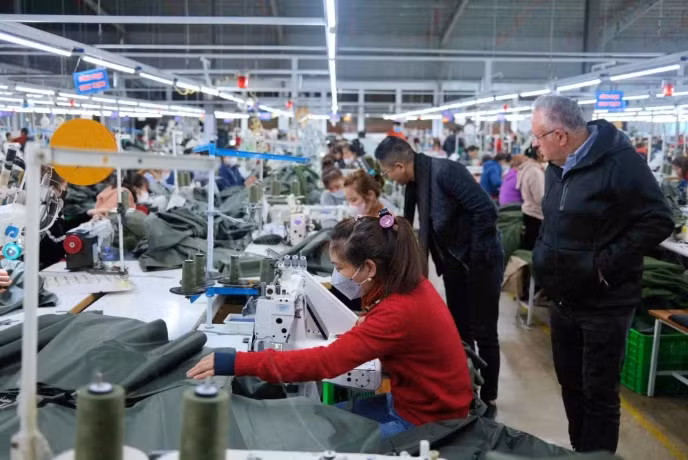 Ngành dệt may Việt Nam bên cạnh gia công, cần một đội ngũ làm thương mại quốc tế bán hàng ra thế giới để giữ lại ngoại tệ cho đất nước - Ảnh: Hải Đăng d.png