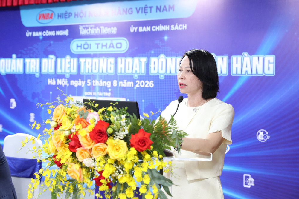 Bà Trần Thị Thanh Bích, Tổng Biên tập Tạp chí Thị trường Tài chính Tiền tệ phát biểu tại hội thảo. Ảnh: Huy Hoàng. ba-tran-thi-thanh-bich.jpg
