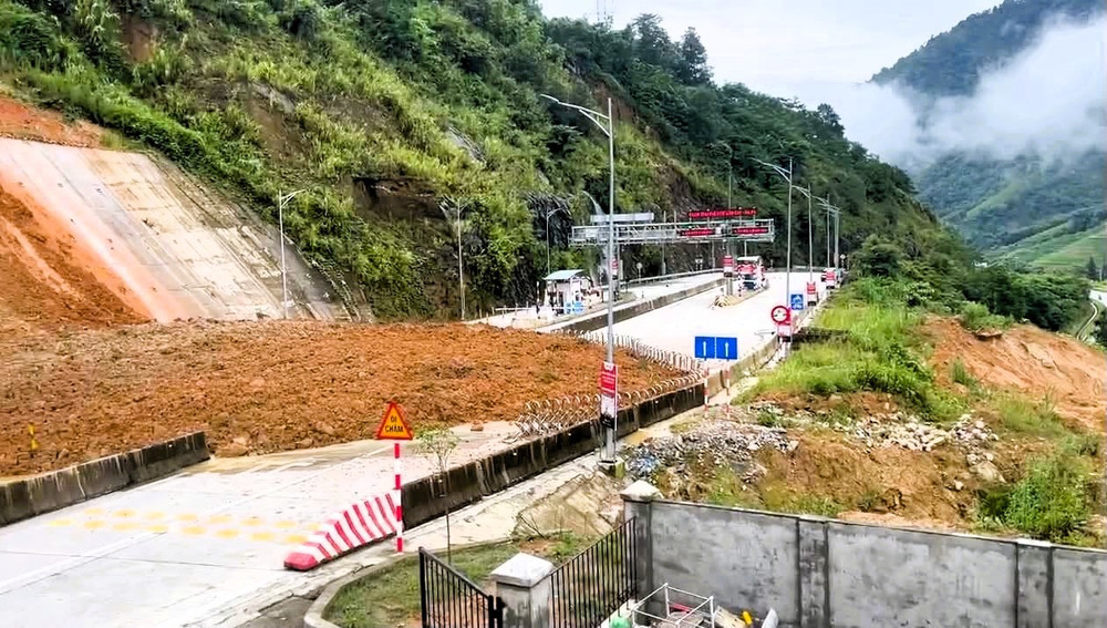 Lào Cai: Mưa lớn gây thiệt hại hơn 680 triệu đồng, một người mất liên lạc do sạt lở. Ảnh: CTTĐT Lào Cai. 1000048989.jpg