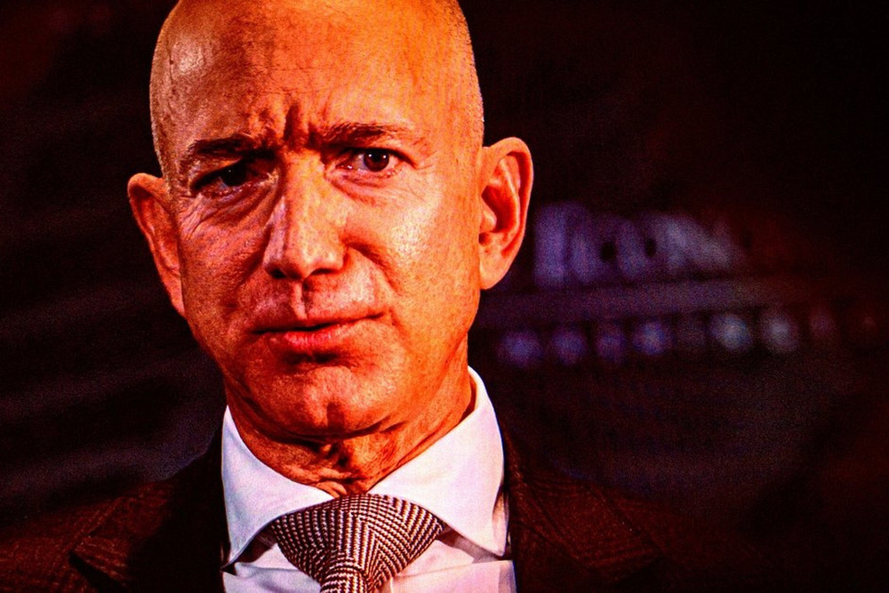 Jeff Bezos và Leonardo DiCaprio. Ảnh: Shutterstock Jeff Bezos và Leonardo DiCaprio. Ảnh: Shutterstock