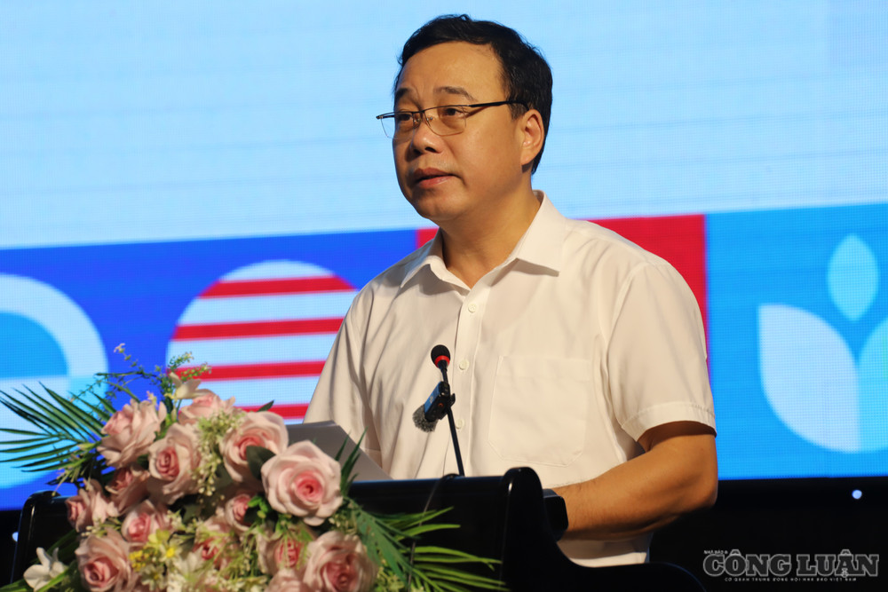 Ông Hoàng Văn Thiên, Giám đốc Sở Khoa học và Công nghệ Thái Nguyên chia sẻ tại buổi lễ. clo_br_img-0926.jpg