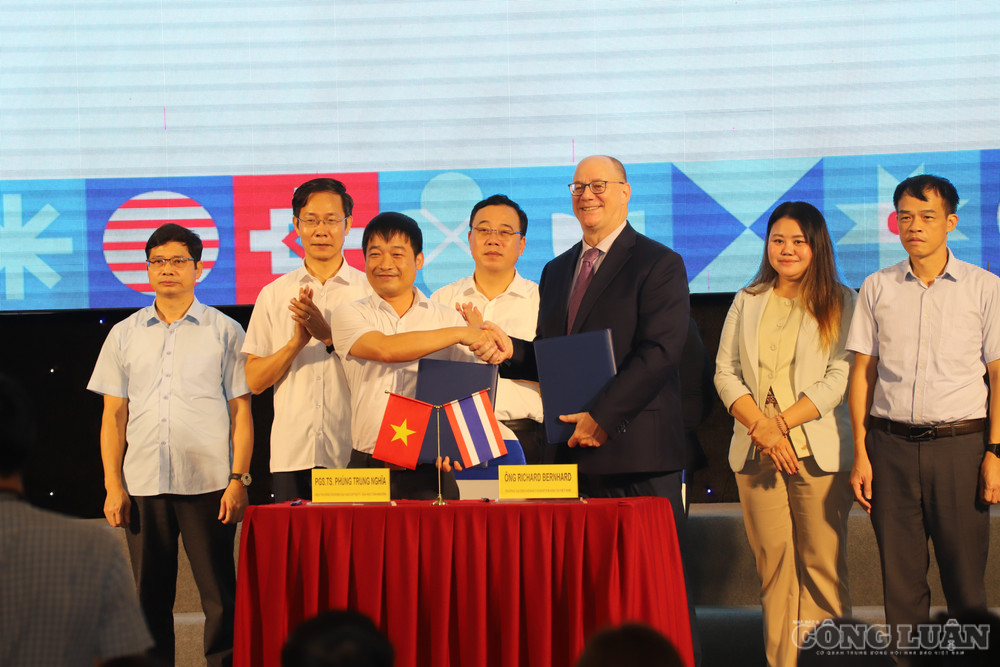 Lễ ký kết Biên bản ghi nhớ giữa Trường Đại học Công nghệ Thông tin & Truyền thông – Đại học Thái Nguyên và Tổ chức Kenan Foundation Asia. clo_br_img-0993.jpg