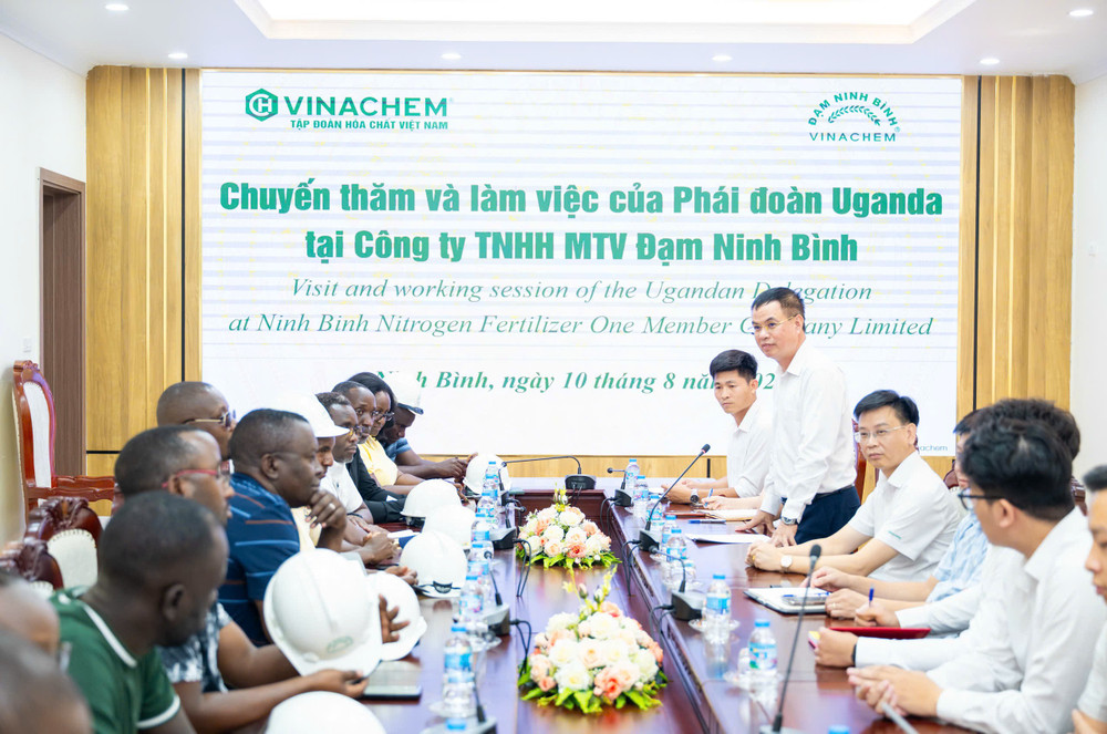 Đoàn công tác Uganda thăm và làm việc với Công ty TNHH MTV Đạm Ninh Bình 4.jpg