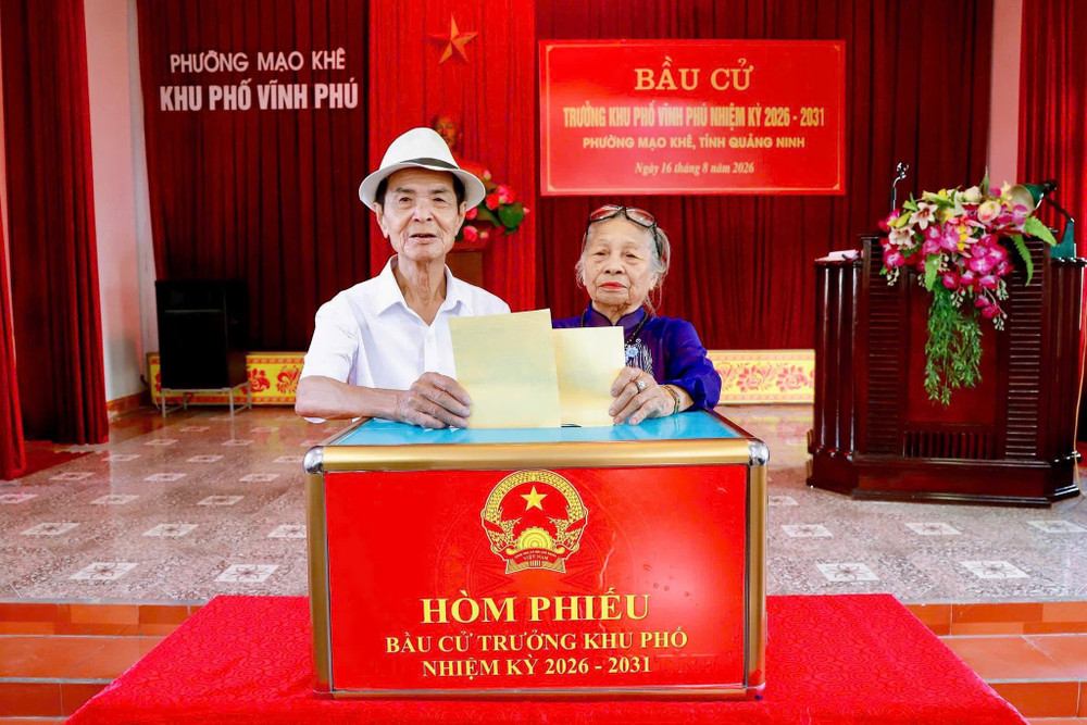 Những lá phiếu được gửi gắm niềm tin, kỳ vọng của nhân dân, góp phần lựa chọn những người có uy tín, trách nhiệm, năng lực, đại diện cho ý chí và nguyện vọng của cộng đồng dân cư. Ảnh: Hoàng Hà phuong-mao-khe.jpg
