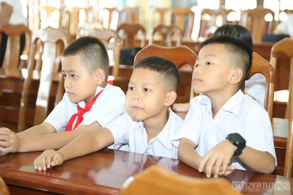 Một trường có thể lớn hơn sau sắp xếp, nhưng nếu phương thức quản trị không thay đổi, nguồn lực không được điều phối tốt hơn, hoạt động dạy học bị xáo trộn thì mục tiêu tổ chức lại chưa đạt được. clo_br_img-9436.jpg