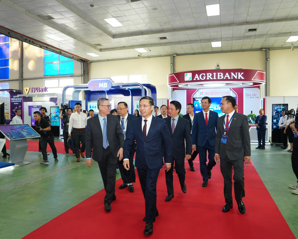 Thống đốc Phạm Đức Ấn và các đại biểu tham dự sự kiện “Chuyển đổi số ngành Ngân hàng năm 2026”. Ảnh: SBV. thong-doc-an.jpg