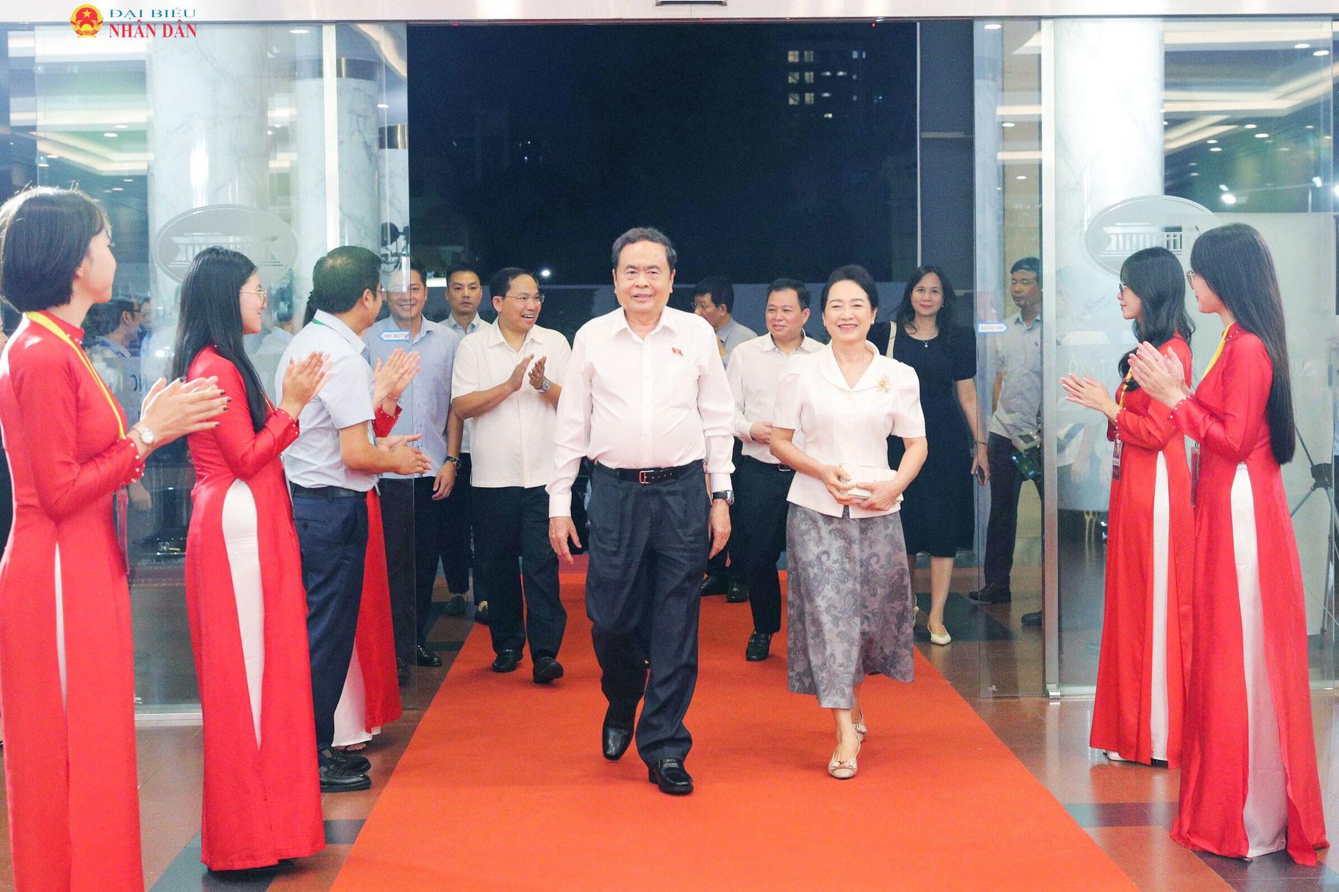 Chủ tịch Quốc hội Trần Thanh Mẫn và Phu nhân Nguyễn Thị Thanh Nga đến dự chương trình. Ảnh: Hồ Long
