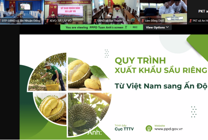 Đại diện Cục Trồng trọt và Bảo vệ thực vật Việt Nam trao đổi về quy trình kiểm dịch thực vật đối với sầu riêng và nho xuất nhập khẩu.