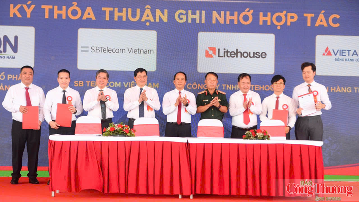 Các đơn vị tiến hành ký biên bản thỏa thuận hợp tác.