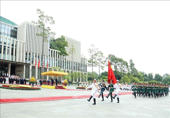 Lễ đón trọng thể Tổng thống Cộng hòa Liên bang Myanmar Min Aung Hlaing và Phu nhân thăm chính thức Việt Nam. Ảnh: Thống Nhất/TTXVN Lễ đón trọng thể Tổng thống Cộng hòa Liên bang Myanmar Min Aung Hlaing và Phu nhân thăm chính thức Việt Nam. Ảnh: Thống Nhất/TTXVN