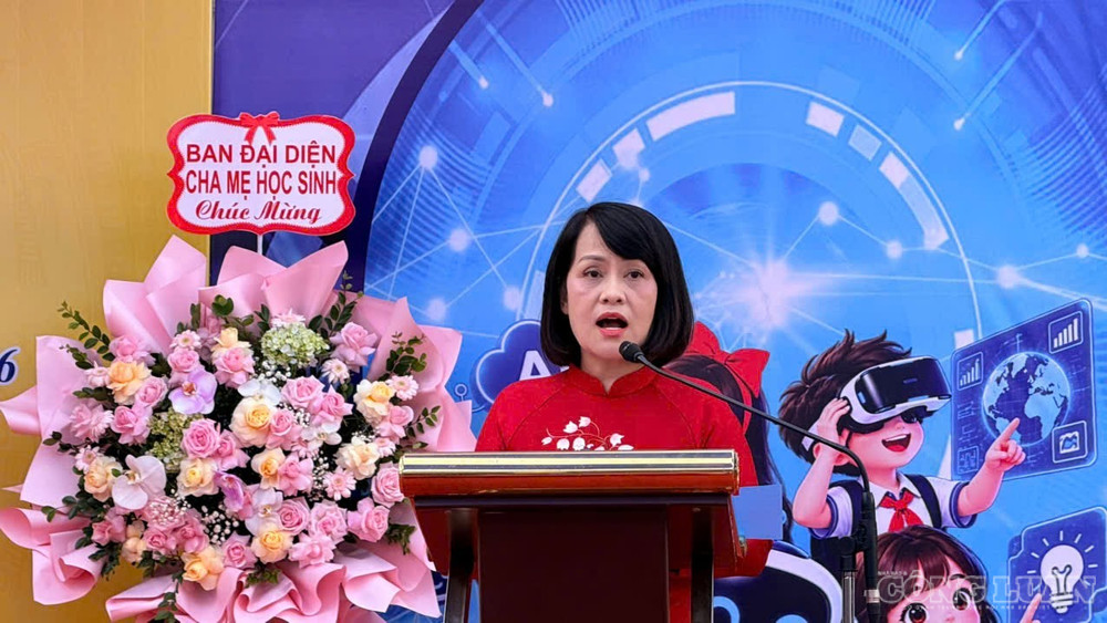 Nhà giáo Lê Thị Thúy Nga - Hiệu trưởng nhà trường Tiểu học Nguyễn Thị Minh Khai, đã phát động thi đua năm học mới với chủ đề “Đổi mới tư duy, chuyển biến mạnh mẽ, kết quả thực chất”. clo_br_1000259156.jpg