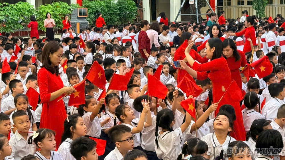 Hơn hơn 1,1 triệu học sinh Hải Phòng hân hoan bước vào năm học mới. clo_br_1000259168.jpg
