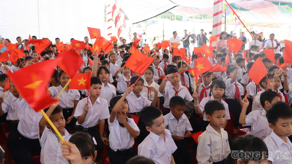 Các em nhỏ vùng biên giới háo hức vào năm học mới clo_br_1788567083502-4276852214101279018-4276852214101279018-4ab485ace65489eb176b5cb6458a56d4.jpg