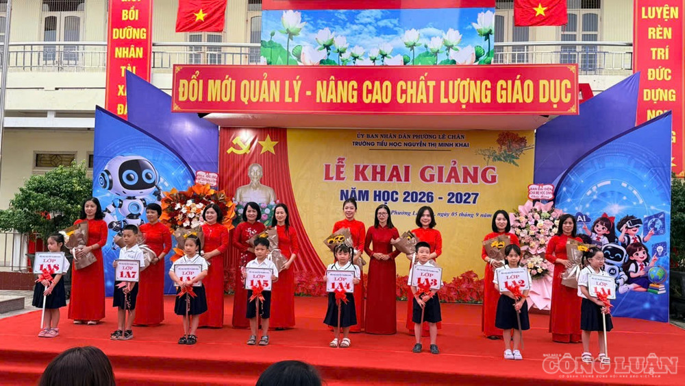 Trường Tiểu học Nguyễn Thị Minh Khai đón các em học sinh lớp 1 trong lễ khai giảng năm học 2026-2027. clo_br_1000259157.jpg