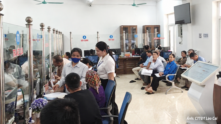Chủ tịch UBND tỉnh Lào Cai yêu cầu các sở, ban, ngành, cơ quan, đơn vị và UBND các xã, phường tăng cường kỷ luật, kỷ cương hành chính. Ảnh: CTTĐT Lào Cai
