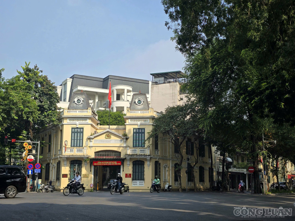 clo_br_4a0b1c04314ab114e85b.jpg