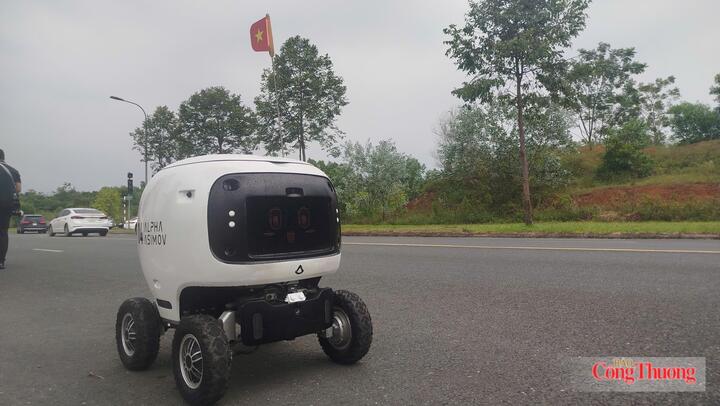 Robot giao hàng tự động cũng được đưa vào thử nghiệm trong đợt này.