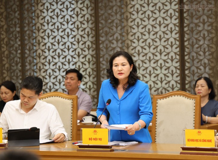 Thứ trưởng Bộ Nội vụ Nguyễn Thị Hà báo cáo tại buổi làm việc - Ảnh: chinhphu.vn/Thu Giang