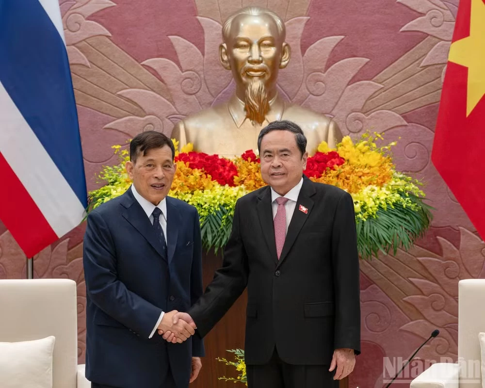 Chủ tịch Quốc hội Trần Thanh Mẫn hội kiến Nhà Vua Thái Lan Chủ tịch Quốc hội Trần Thanh Mẫn hội kiến Nhà Vua Thái Lan