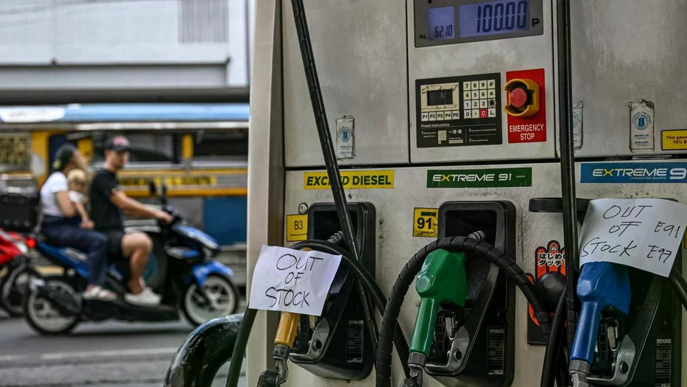 Biển báo “hết hàng” tại một trạm xăng ở Manila, Philippines, ngày 9/3/2026. Ảnh: Jam Sta Rosa/AFP/Getty Images. gettyimages-2265061337-scaled-e1773297035887.jpg