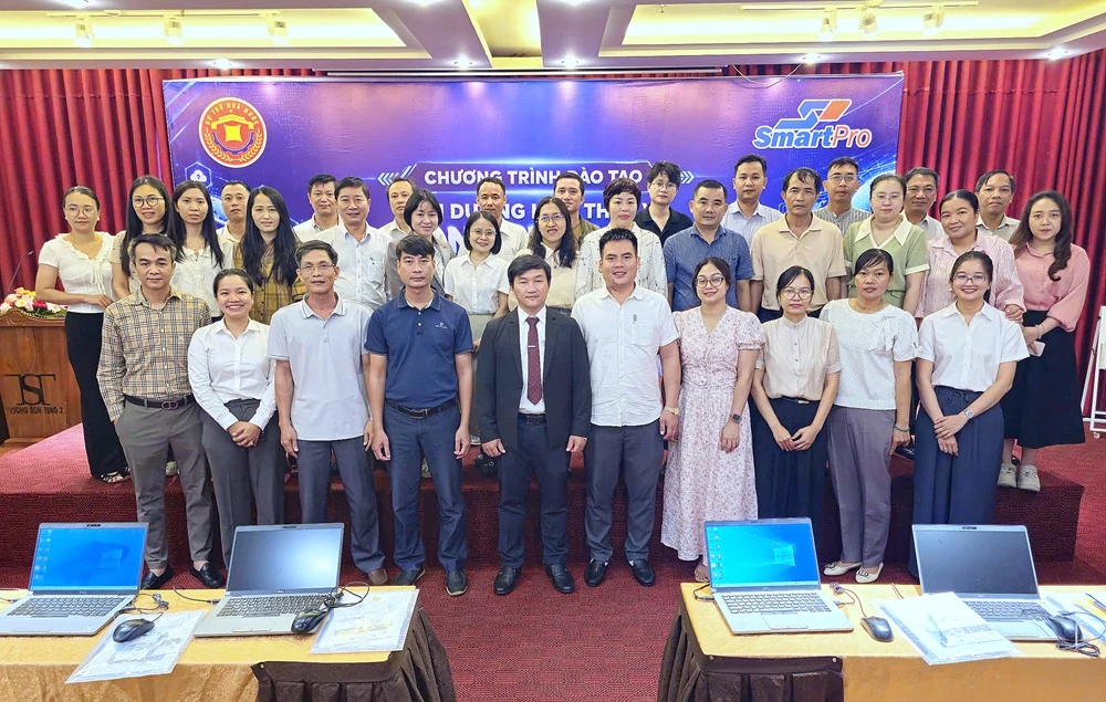 Bồi dưỡng kiến thức về an ninh, an toàn thông tin cho 32 công chức tại TP. Đà Nẵng Bồi dưỡng kiến thức về an ninh, an toàn thông tin cho 32 công chức tại TP. Đà Nẵng