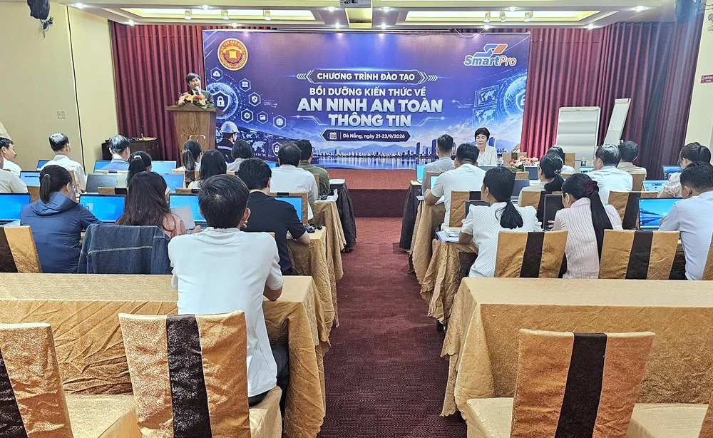 Bồi dưỡng kiến thức về an ninh, an toàn thông tin cho 32 công chức tại TP. Đà Nẵng Bồi dưỡng kiến thức về an ninh, an toàn thông tin cho 32 công chức tại TP. Đà Nẵng