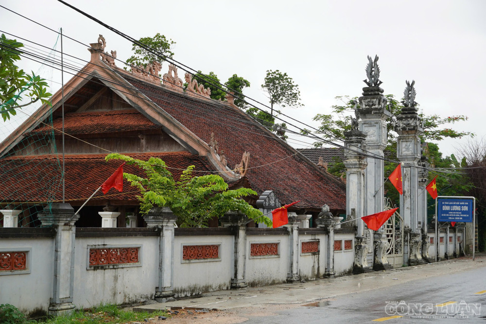 Đình Lương Sơn là nơi ghi dấu sự hi sinh của 7 chiến sĩ cách mạng. Ảnh: Kim Long clo_br_1.jpg