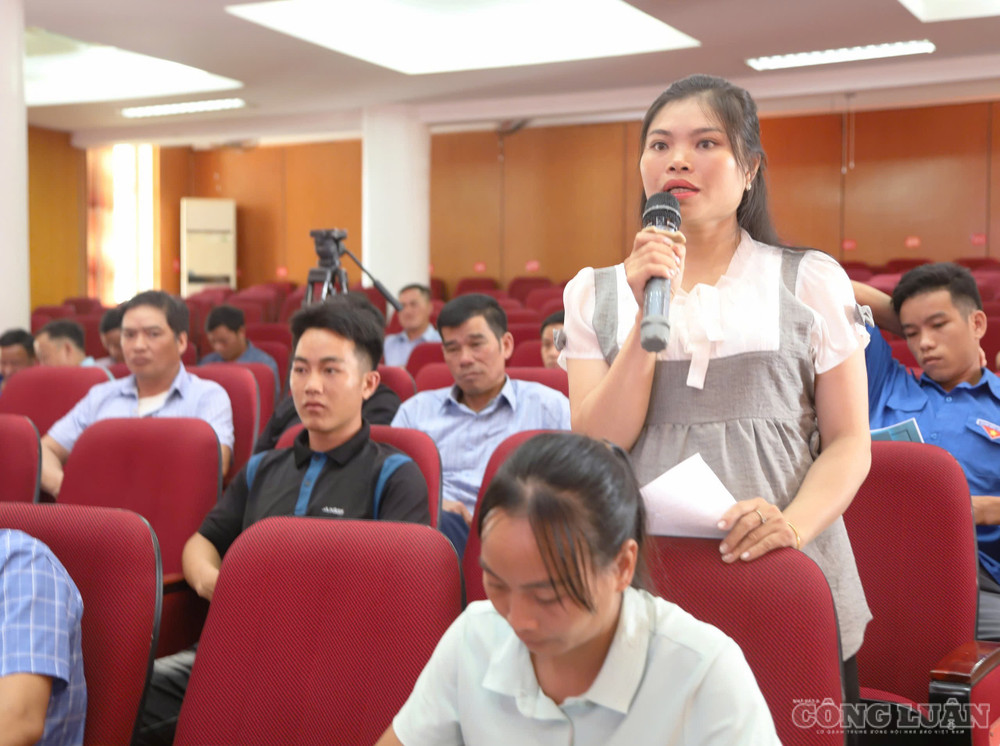 Các đại biểu đặt câu hỏi tại hội thảo. Ảnh: Thu Hương clo_br_dai-bieu-hoi-3007.jpg