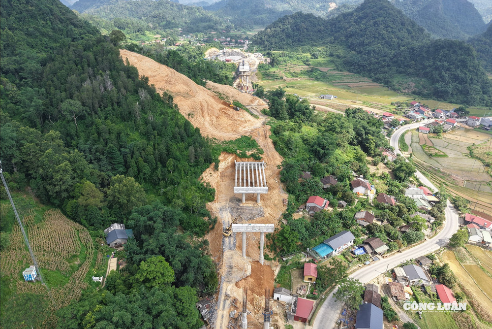 Cao tốc Đồng Đăng - Trà Lĩnh với chiều dài 121 km có tổng mức đầu tư gần 23.000 tỷ đồng, đi qua địa bàn 2 tỉnh Lạng Sơn và Cao Bằng được đầu tư bằng phương thức PPP. dji_20250803144140_0226_d.jpg