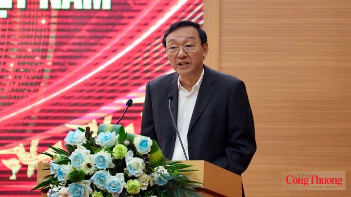 PGS.TS Phan Đăng Tuất - Chủ tịch Hiệp hội Công nghiệp hỗ trợ Việt Nam phát biểu tại hội thảo.