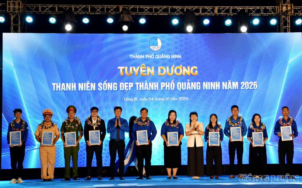 Tuyên dương các gương mặt "Thanh niên sống đẹp" thành phố Quảng Ninh năm 2026 tại chương trình kỷ niệm. clo_br_anh-5-ky-niem-70-nam-hoi-lhtn-vn.jpg