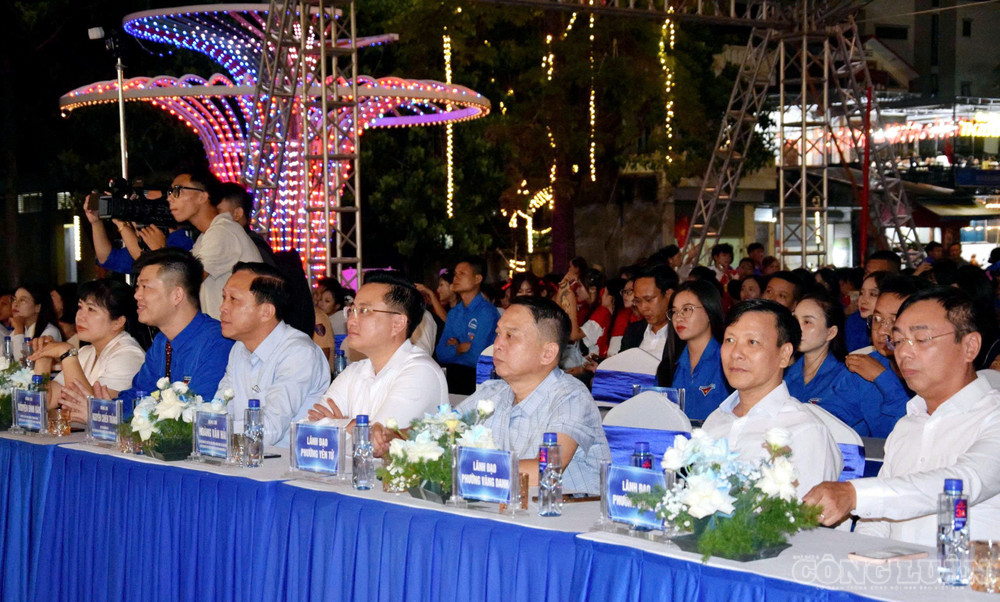Các đại biểu và đông đảo đoàn viên, thanh niên tham dự Chương trình kỷ niệm 70 năm Ngày truyền thống Hội LHTN Việt Nam tại thành phố Quảng Ninh. clo_br_anh-2-ky-niem-70-nam-hoi-lhtn-vn.jpg