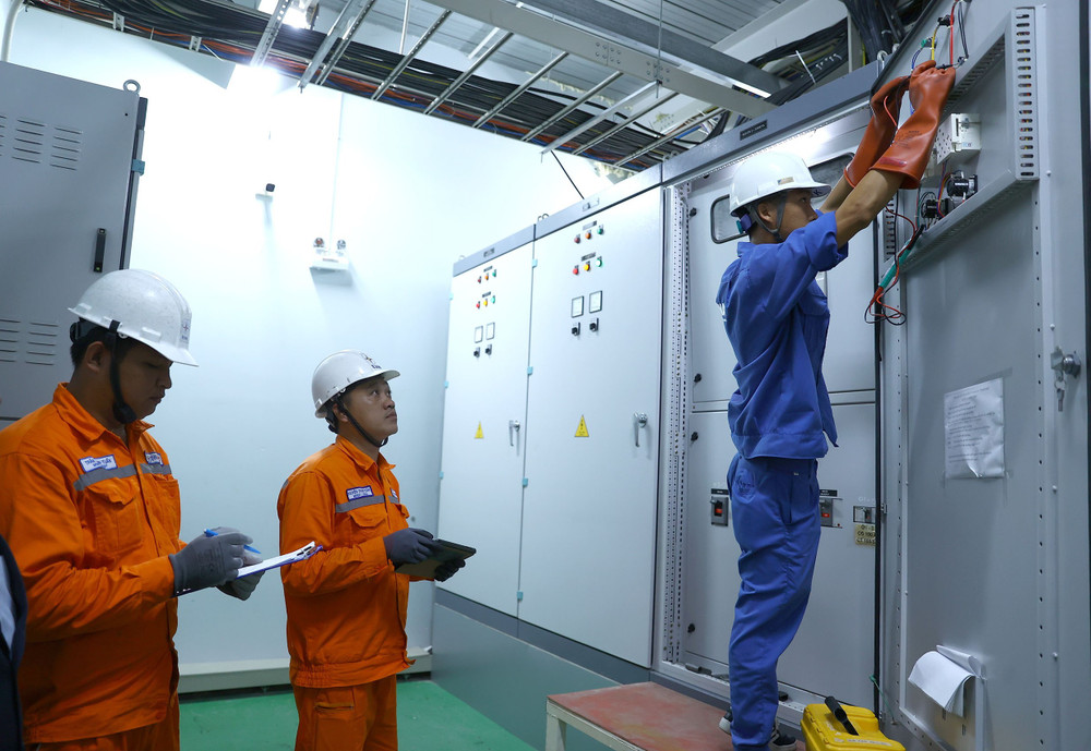 EVNSPC luôn phối hợp chặt chẽ với các chủ đầu tư, doanh nghiệp trong quá trình cung cấp điện. 8.jpg