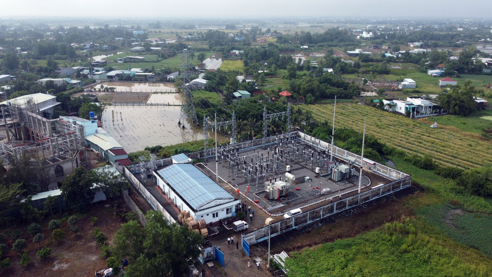 Trạm biến áp 110kV Cần Giuộc (tỉnh Tây Ninh) vừa được nâng công suất, lắp đặt thêm máy biến áp T2. 2.jpg