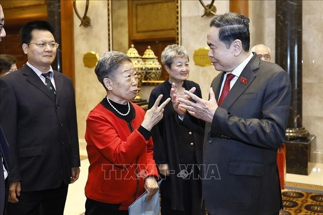 Chủ tịch Quốc hội Trần Thanh Mẫn với các nhân sĩ hữu nghị Trung Quốc. Ảnh: Doãn Tấn/TTXVN Chủ tịch Quốc hội Trần Thanh Mẫn với các nhân sĩ hữu nghị Trung Quốc. Ảnh: Doãn Tấn/TTXVN