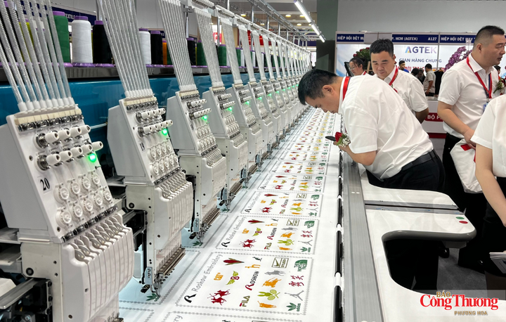 Máy móc in thêu hiện đại trưng bày tại triển lãm VTG 2026.