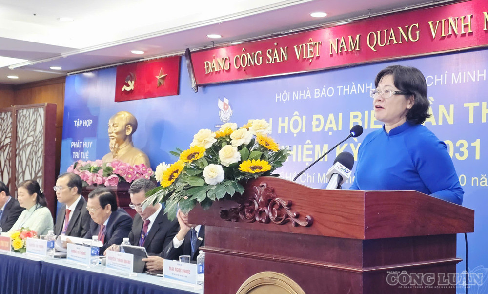 Phó Bí thư Thành ủy TP.HCM Văn Thị Bạch Tuyết tự hào về những đóng góp to lớn của báo chí và đội ngũ những người làm báo Thành phố. Ảnh: Chính Kỳ. clo_br_10.jpg